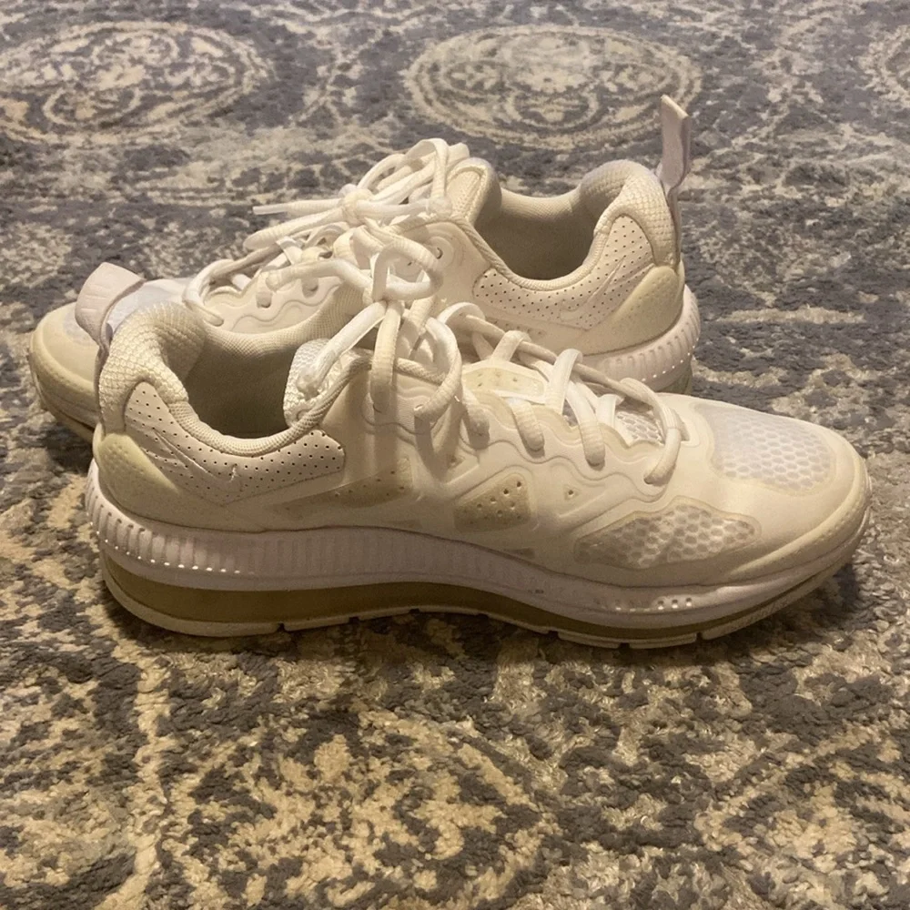 Nike sports shoes